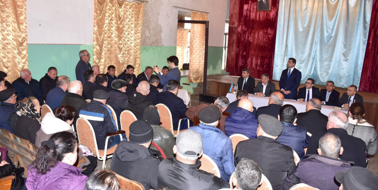 Qax Rayon İcra Hakimiyyətinin başçısı Elvin Paşayev Turaclı kəndində səyyar qəbul keçirib