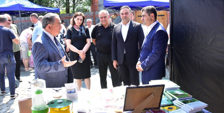 Qax Rayon İcra Hakimiyyəti və Kənd Təsərrüfatı Nazirliyinin Aqrar İnnovasiya Mərkəzinin birgə təşkilatçılığı ilə “Qax Günləri” çərçivəsində Qax rayonunun “İçəribazar” qala kompleksi ərazisində Aqrar Biznes Festivalı təşkil olunub