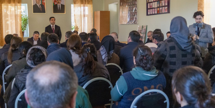 Qax Rayon İcra Hakimiyyətinin başçısı Elvin Paşayev İbaxlı kəndində səyyar qəbul keçirib